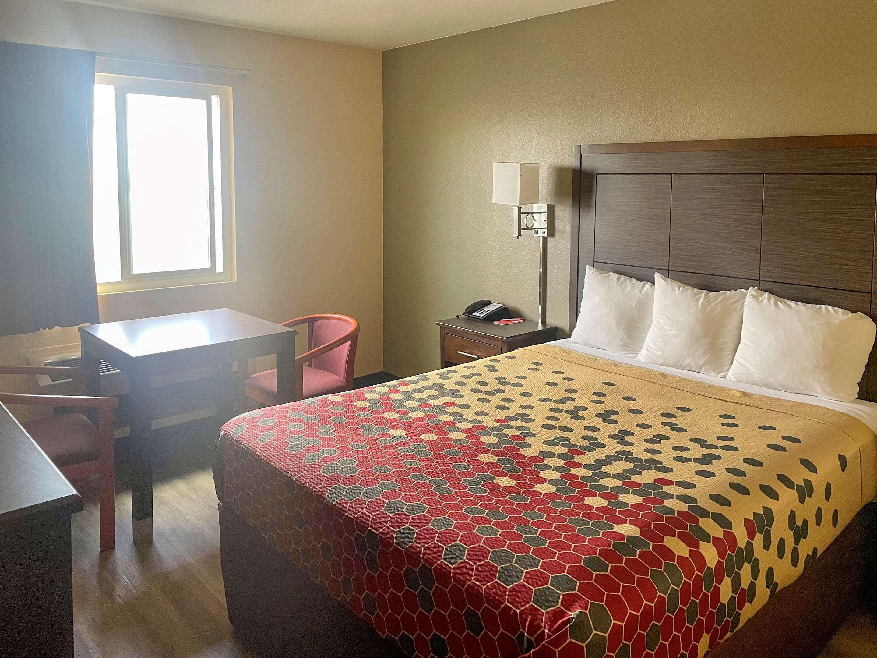Econo Lodge Inn & Suites Корнінг Екстер'єр фото